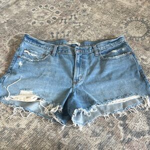 Abercrombie mid rise boyfriend short